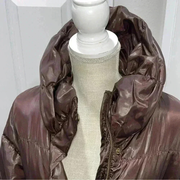 H&M brown, knee length, puffer coat, vintage feel with attached belt and pockets - Picture 8 of 12